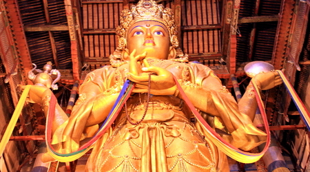 posąg Awalokiteśwary – Ułan Bator, Mongolia