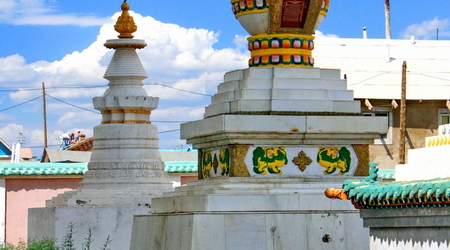 mnisi pod stupami – Ułan Bator, Mongolia