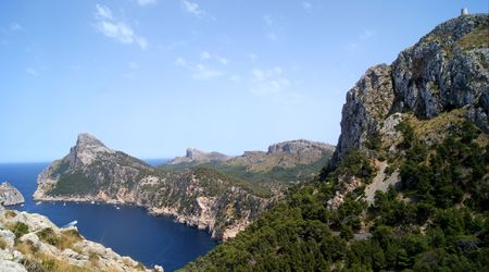 Widok z Mirador del Colomer na Półwysep Formentor – Hiszpania