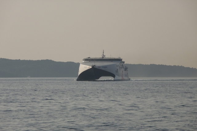 Katamaran MegaJet - najlepszy transport z Krety na Santorini