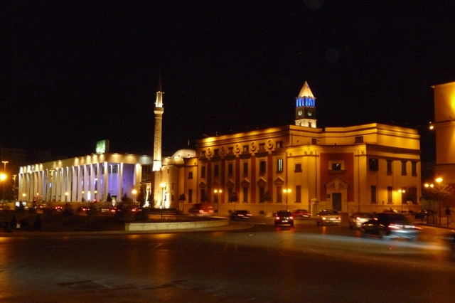Tirana nocą 2009
