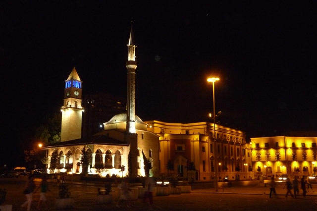 Tirana nocą 2009