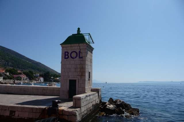 Brać - wejście do portu Bol