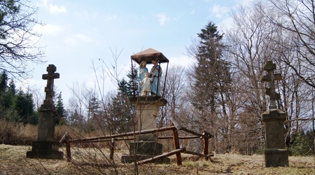 Kapliczka z krzyżami – Radocyna, Polska