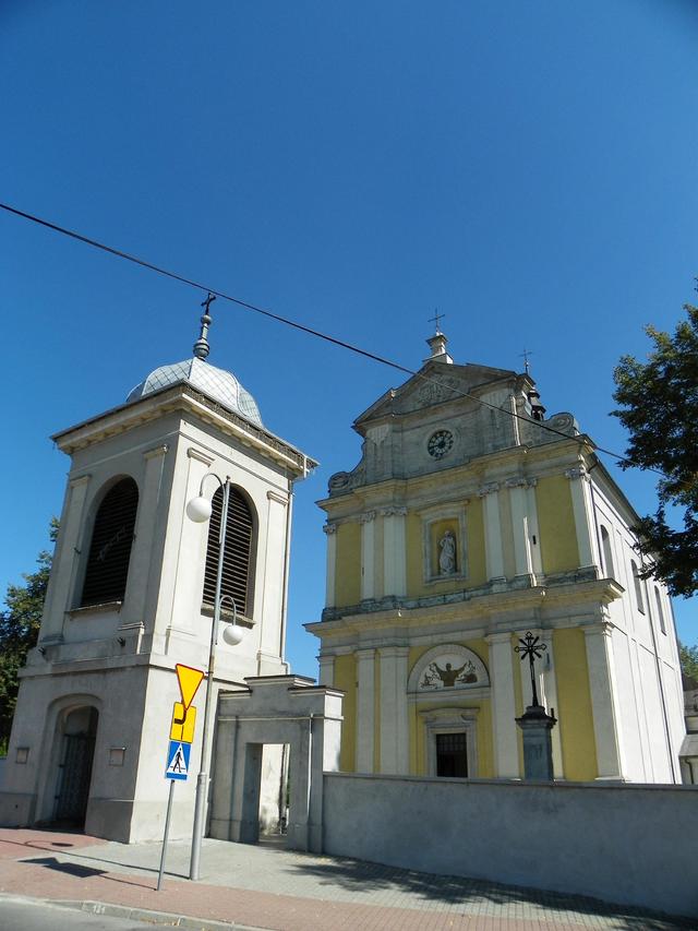 Dzwonnica i kościół barokowy w Chmielniku