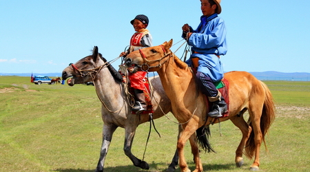 Mongołowie na koniach – Karakorum, Mongolia