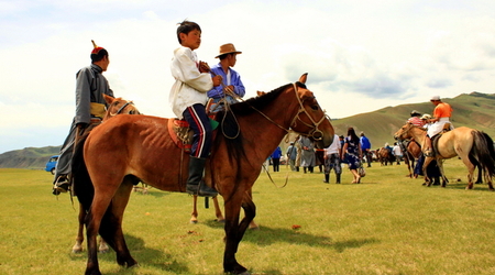 Mongołowie na koniach – Karakorum, Mongolia