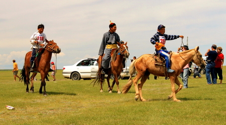 Mongołowie na koniach – Karakorum, Mongolia