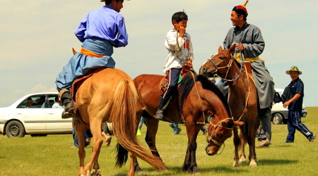 Mongołowie na koniach – Karakorum, Mongolia