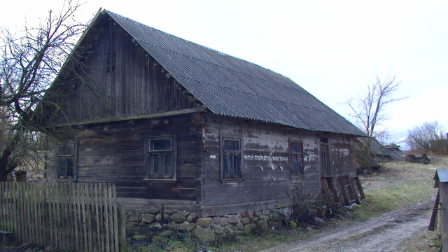 Drewniana chata licząca ponad 100 lat