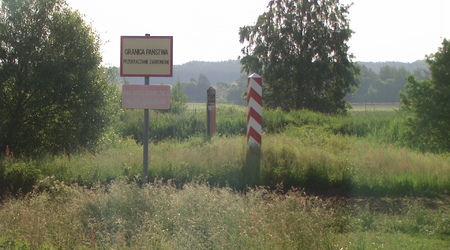 Granica. Tam dalej to raj Łupaszenki..... – Ozierany Małe, Polska