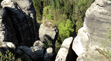 skały w górze, skały w dole – Bastei, Niemcy