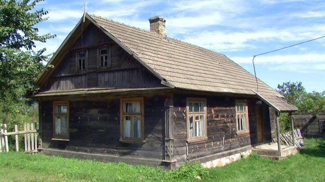 Chata śp. Mikołaja Fiedziukiewicza. W tym miejscu poległo w czerwcu 1941 r. czterech czerwonaarmistów, dwóch oficerów i dwóch zołonierzy  