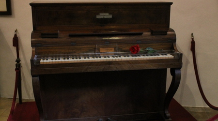 Valldemossa - fortepian vel pianino Chopina – Majorka, Hiszpania