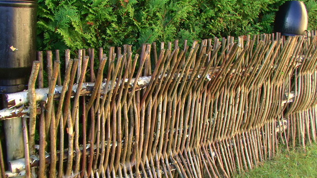 Tradycyjny płot.