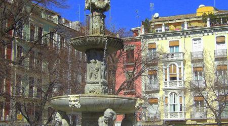 Fontanna na Plaza de Bib-Rambla – Grenada, Hiszpania
