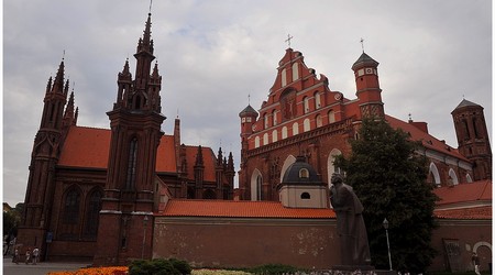 Dwa kościoły i pomnik wieszcza – Wilno, Litwa