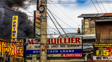 Chłopiec na dachu – Cebu City, Filipiny