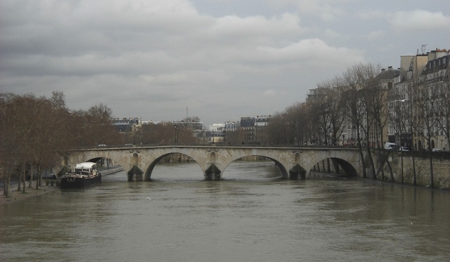 Patrząc na Pont Marie