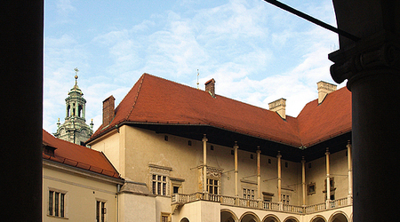 Wawel. Widok spod arkady. – Kraków, Polska