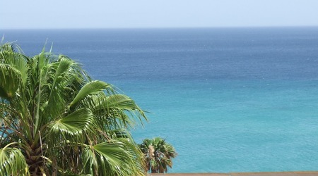 Widok z hotelu na spokojy ocean – Fuertaventura, Hiszpania