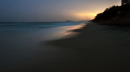 Wieczorem na plaży w Surfers Paradise – Gold Coast, Australia