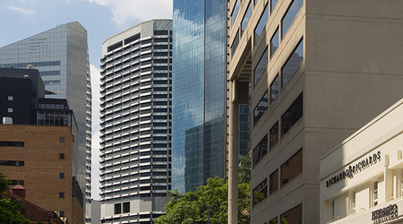 Miejska dżungla przez okna samochodu – Brisbane, Australia
