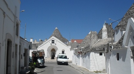 13919384 - Alberobello W królestwie trulli – Włochy