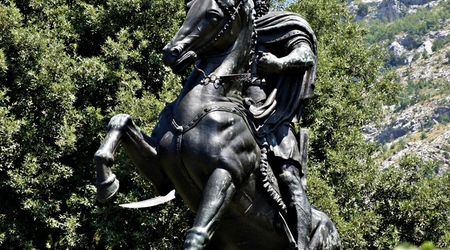 Kruje pomnik Skanderbega – Albania