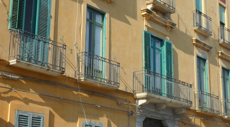 kolorowe kamienice – Trapani, Włochy