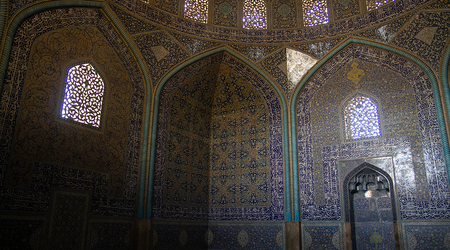 W meczecie – Eşfahān, Iran
