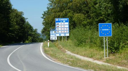 Granica a szlak w lewo – Beskid niski, Polska