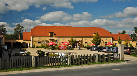 Pałac w Łomnicy – Polska