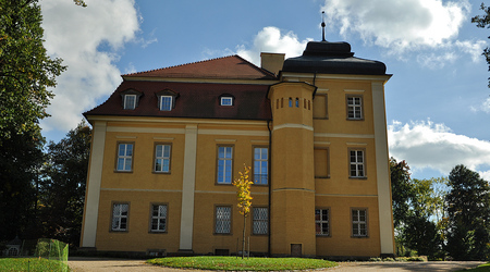 Pałac w Łomnicy – Polska