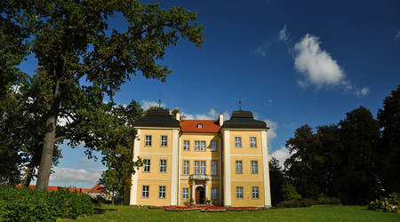 Pałac w Łomnicy – Polska