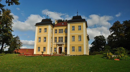 Pałac w Łomnicy – Polska