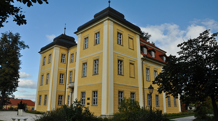 Pałac w Łomnicy – Polska