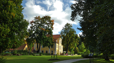 Pałac w Łomnicy – Polska