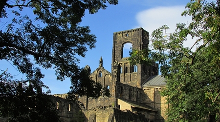 Ruiny 2 – Kirkstall, Wielka Brytania