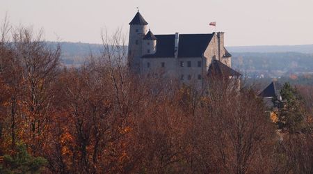 Zamek Bobolice w jesieni – Polska