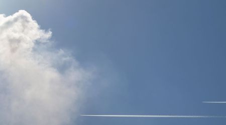 Dwa samoloty i chmura z koksowni – Mirów k/częstochowy, Polska