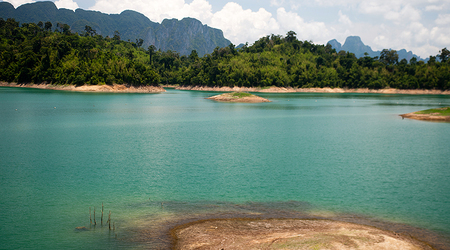 Jezioro Ratchaprapha – Surat Thani, Tajlandia