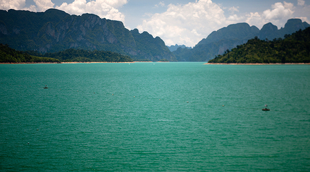 Jezioro Ratchaprapha – Surat Thani, Tajlandia