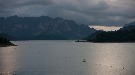Jezioro Ratchaprapha – Surat Thani, Tajlandia