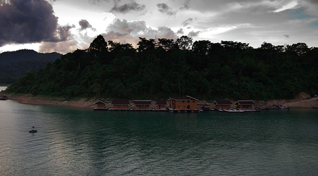 Jezioro Ratchaprapha – Surat Thani, Tajlandia