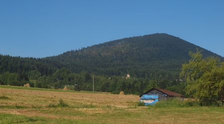 W oddali Lubogoszcz – Schronisko na luboniu wielkim, Polska