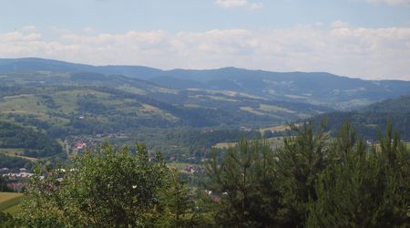 W dole Mszana Dolna – Schronisko na luboniu wielkim, Polska