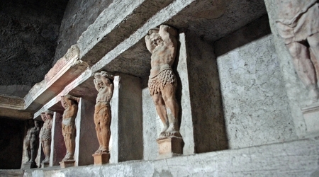Pompeje,Termy Rynkowe – posążki atlasów – Włochy