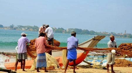 Rybacy na plaży w Galle – Sri Lanka