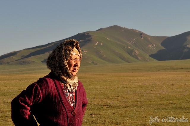 Nad jeziorem Songköl